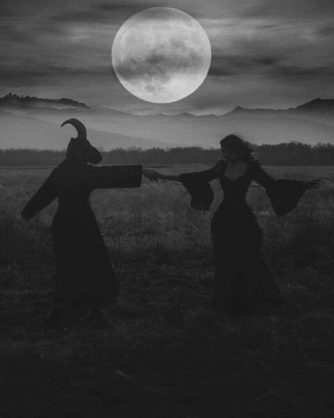 Moon witch/lunar witch guide: Learn about moon magic, lunar witchcraft, the moon cycles, and more