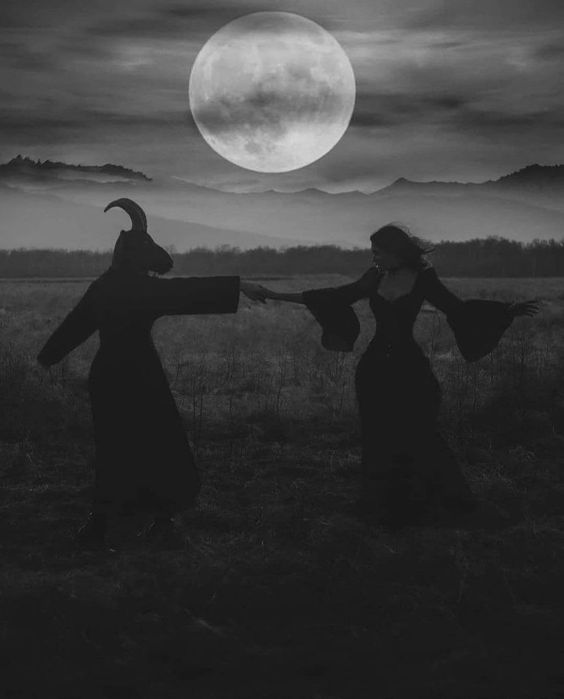 Moon witch/lunar witch guide: Learn about moon magic, lunar witchcraft, the moon cycles, and more